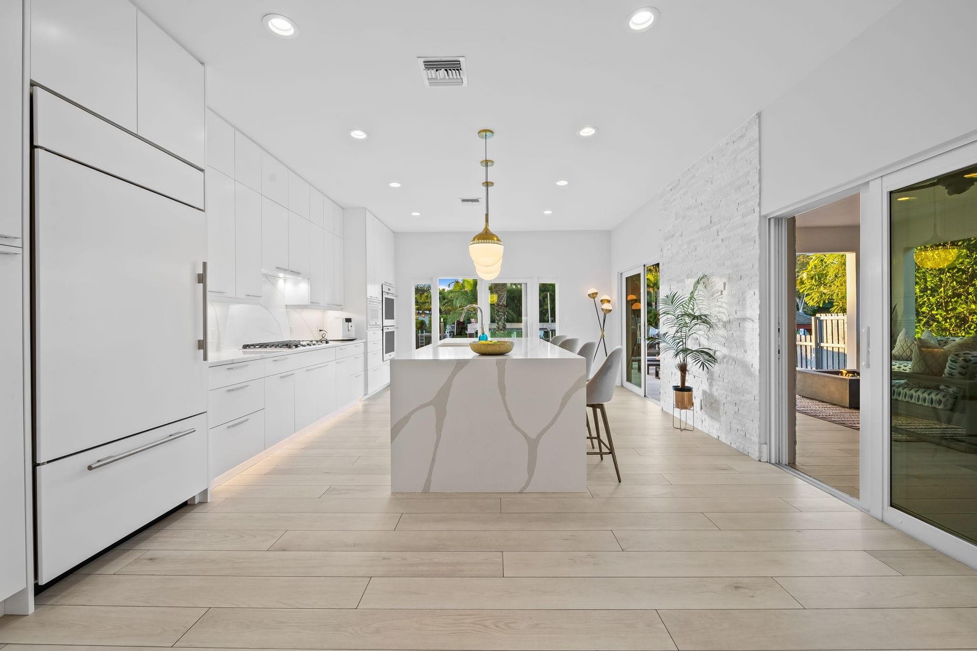 1731 NE 23rd Avenue, Fort Lauderdale, FL 33305 Chefs kitchen