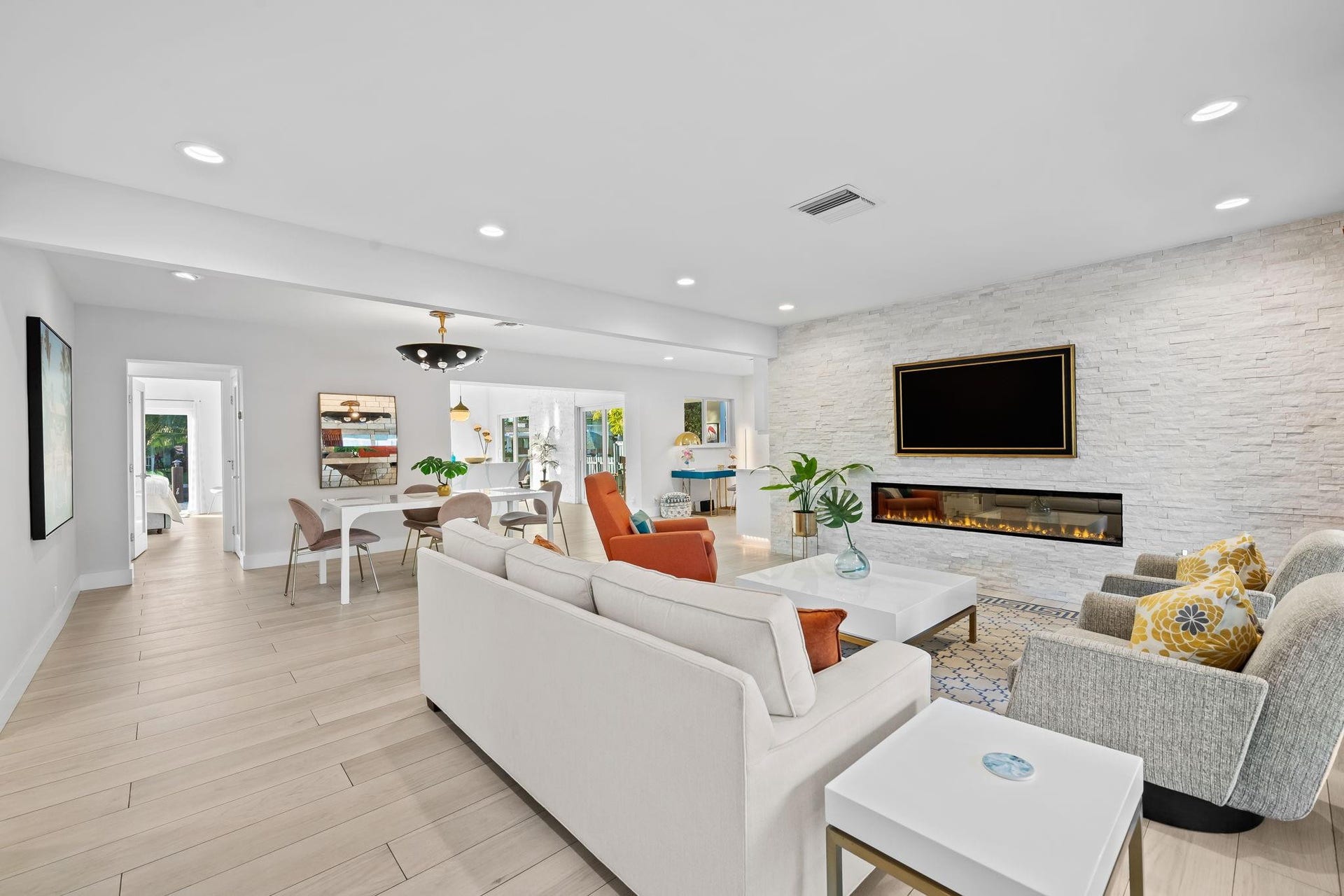 1731 NE 23rd Avenue, Fort Lauderdale, FL 33305 Wide and open living area