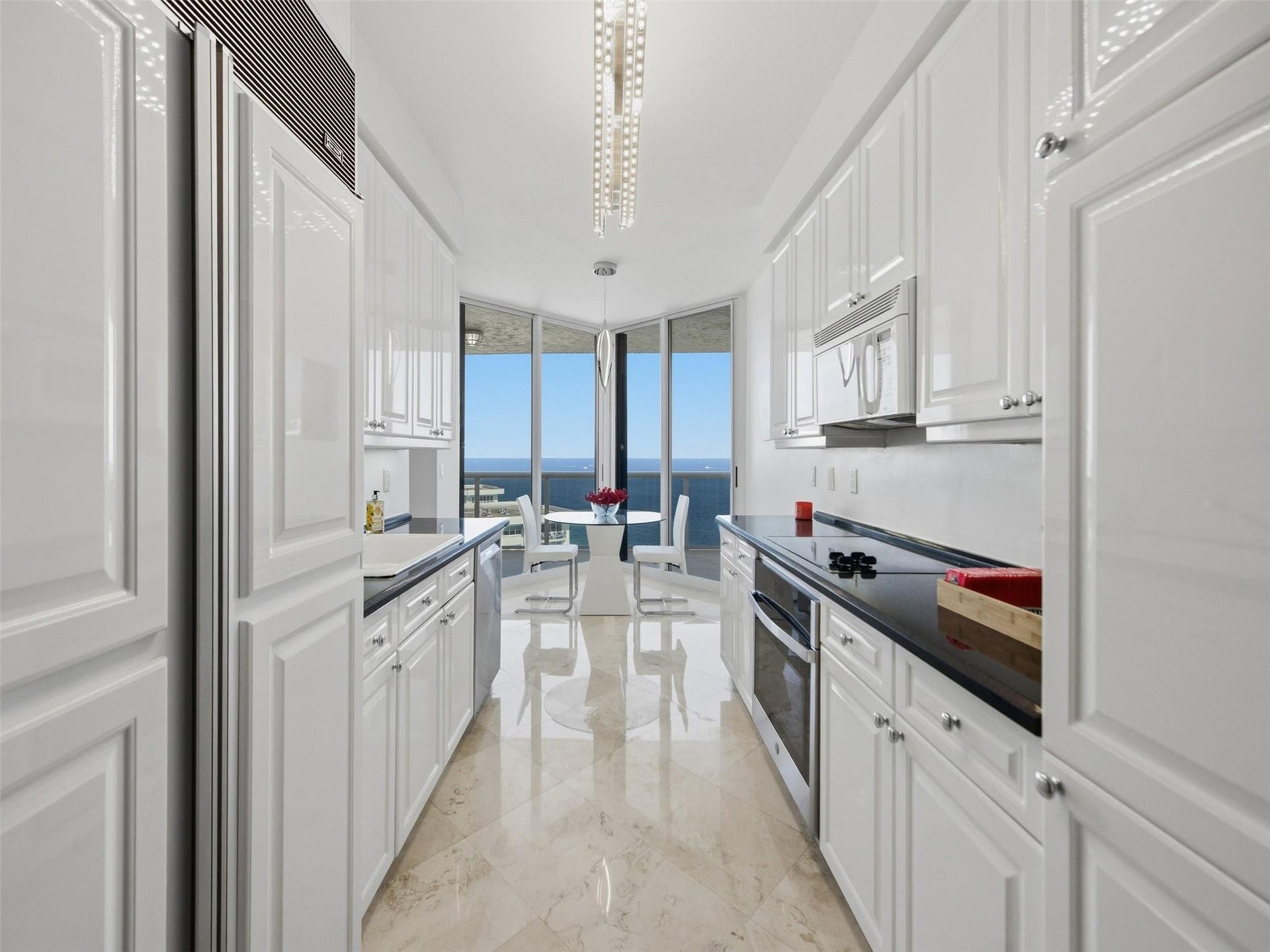 3200 N Ocean Boulevard, #2505, Fort Lauderdale, FL 33308 Kitchen & Dining Areas