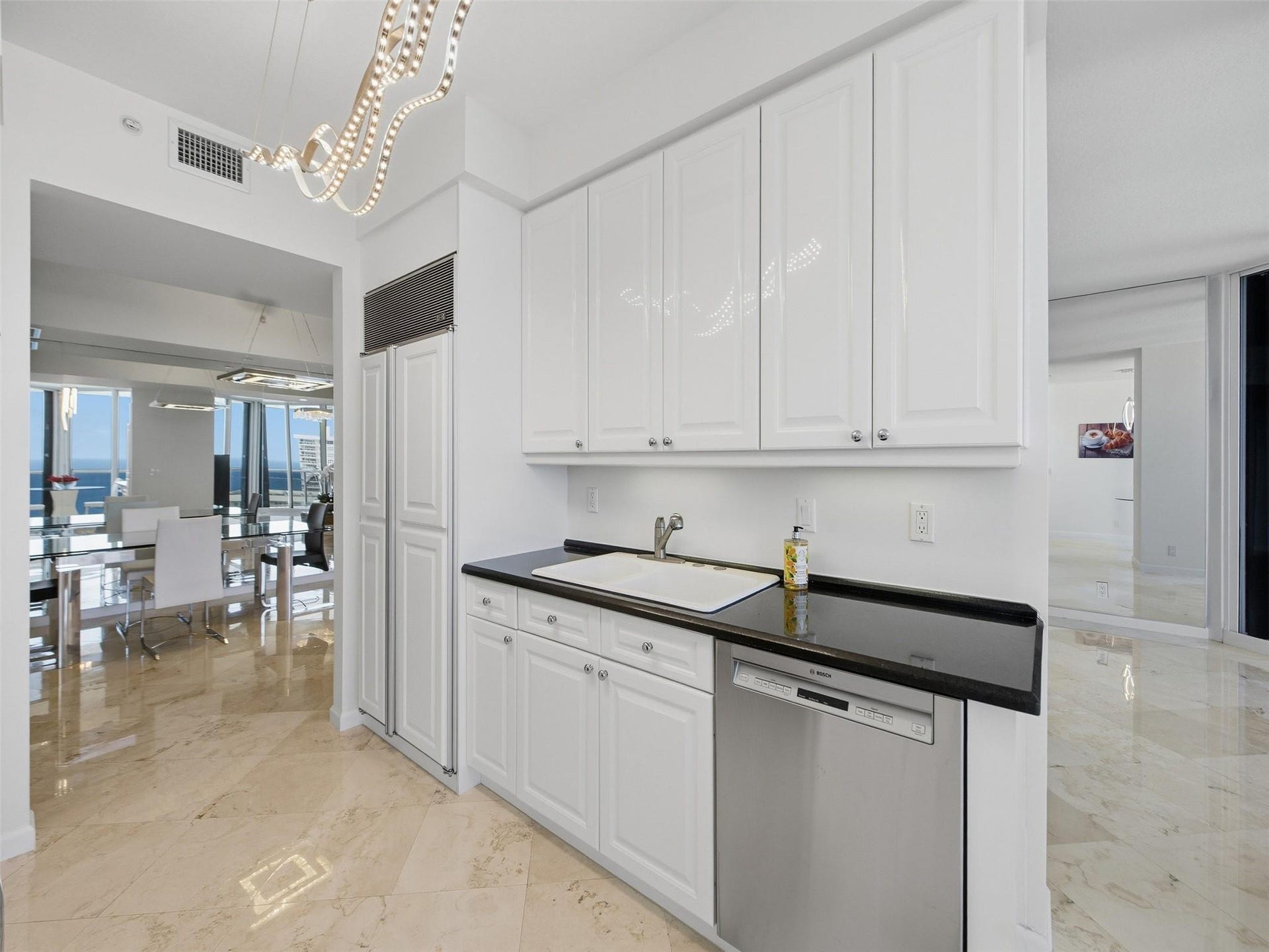 3200 N Ocean Boulevard, #2505, Fort Lauderdale, FL 33308 Kitchen & Dining Areas