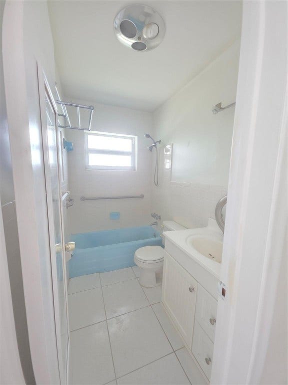 2131 NE 42nd Court, #209e, Lighthouse Point, FL 33064