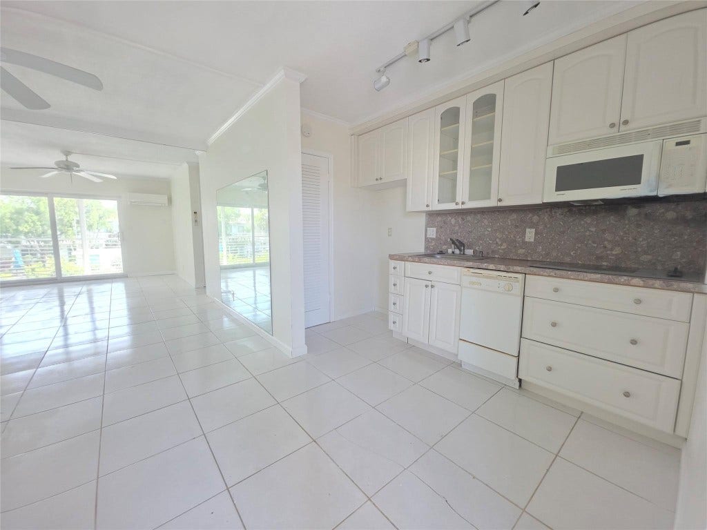 2131 NE 42nd Court, #209e, Lighthouse Point, FL 33064
