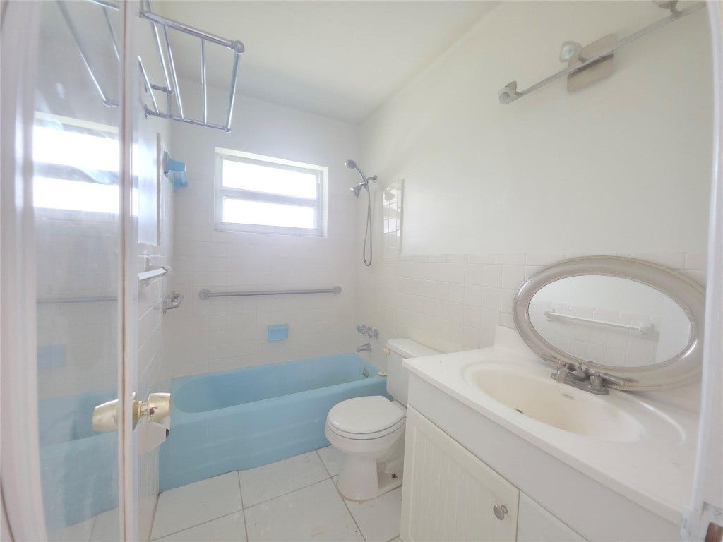 2131 NE 42nd Court, #209e, Lighthouse Point, FL 33064