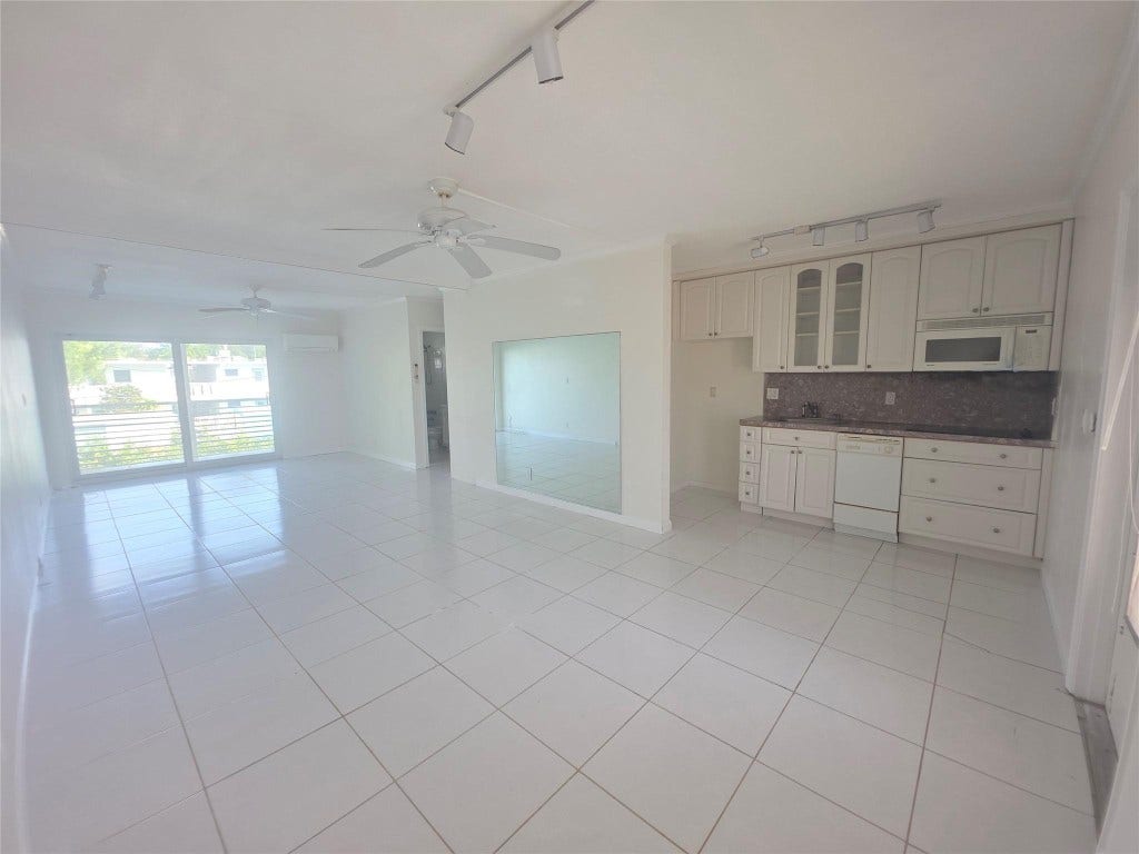 2131 NE 42nd Court, #209e, Lighthouse Point, FL 33064