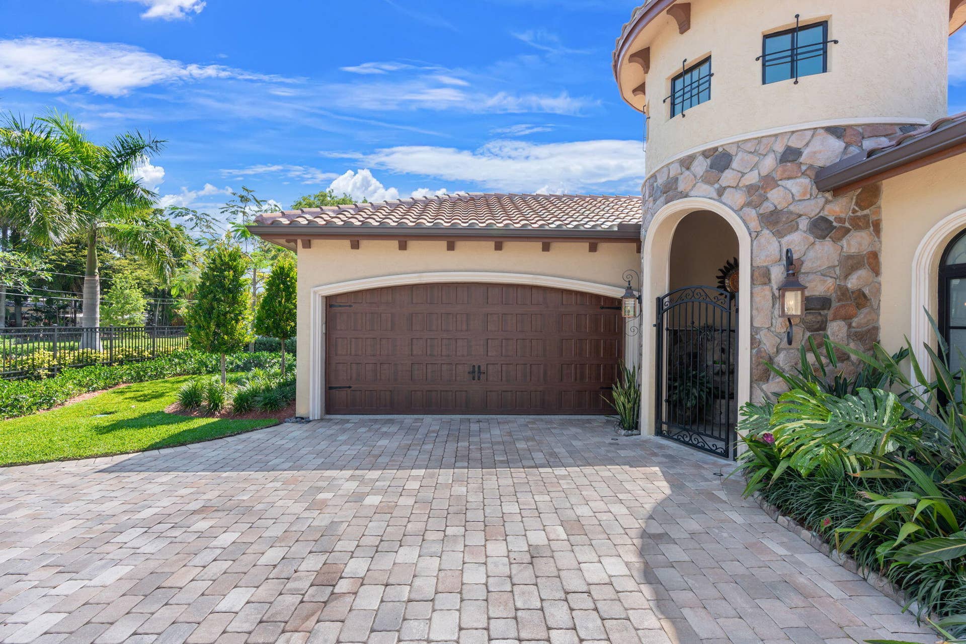 6-web-or-mls-2500 NE 14th St, Fort Laude