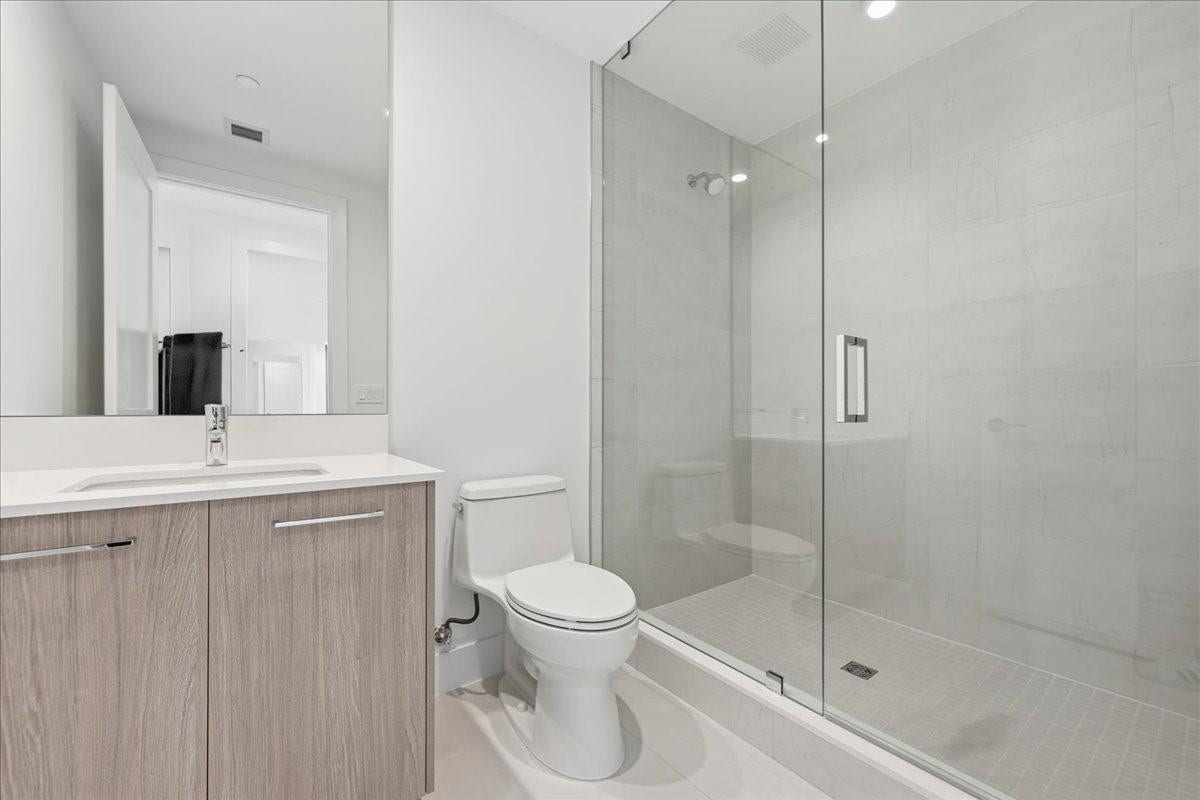 153 N Seabreeze Boulevard, #1101 S, Fort Lauderdale, FL 33304 Guest bath