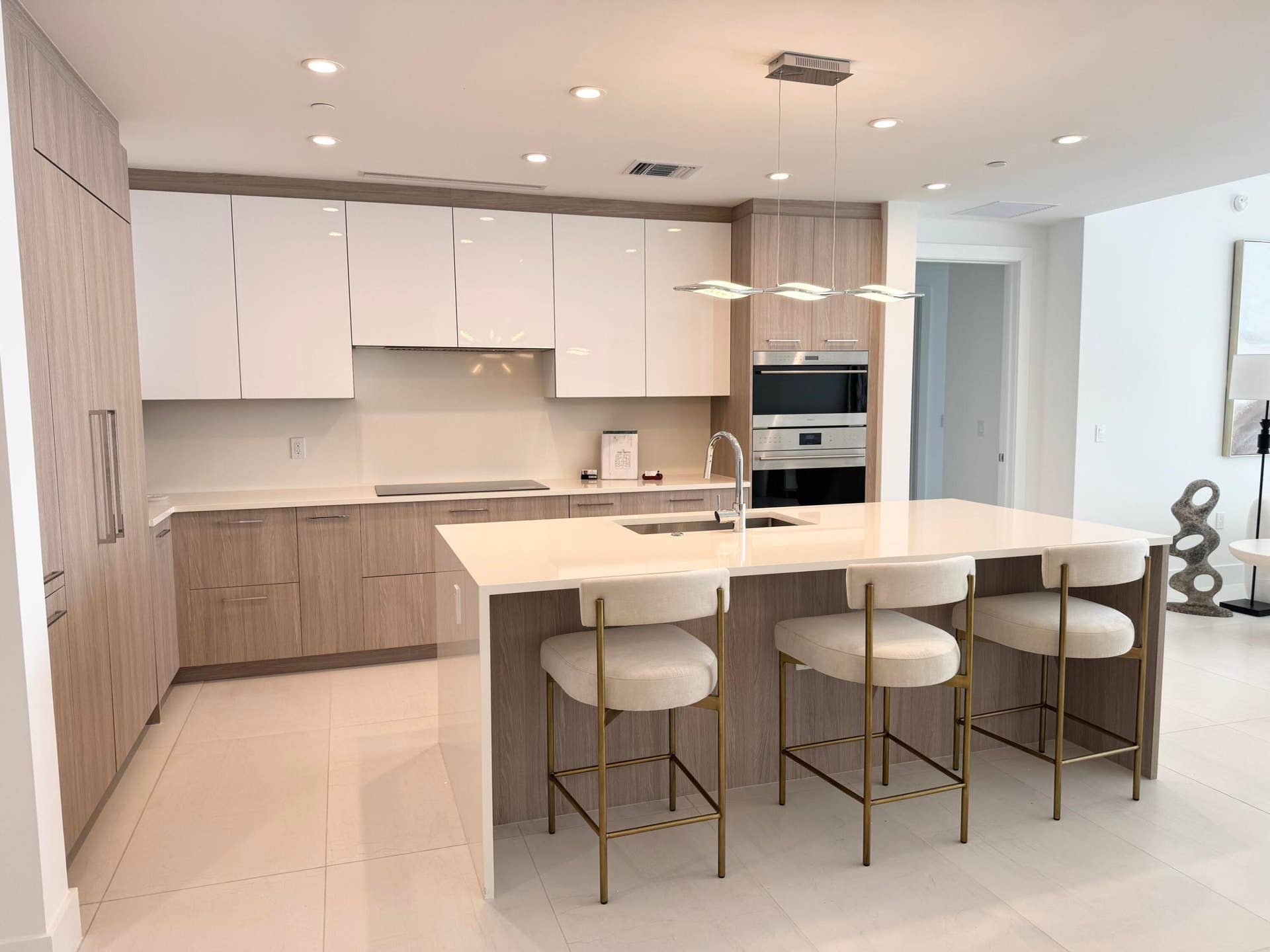 153 N Seabreeze Boulevard, #1101 S, Fort Lauderdale, FL 33304 Kitchen