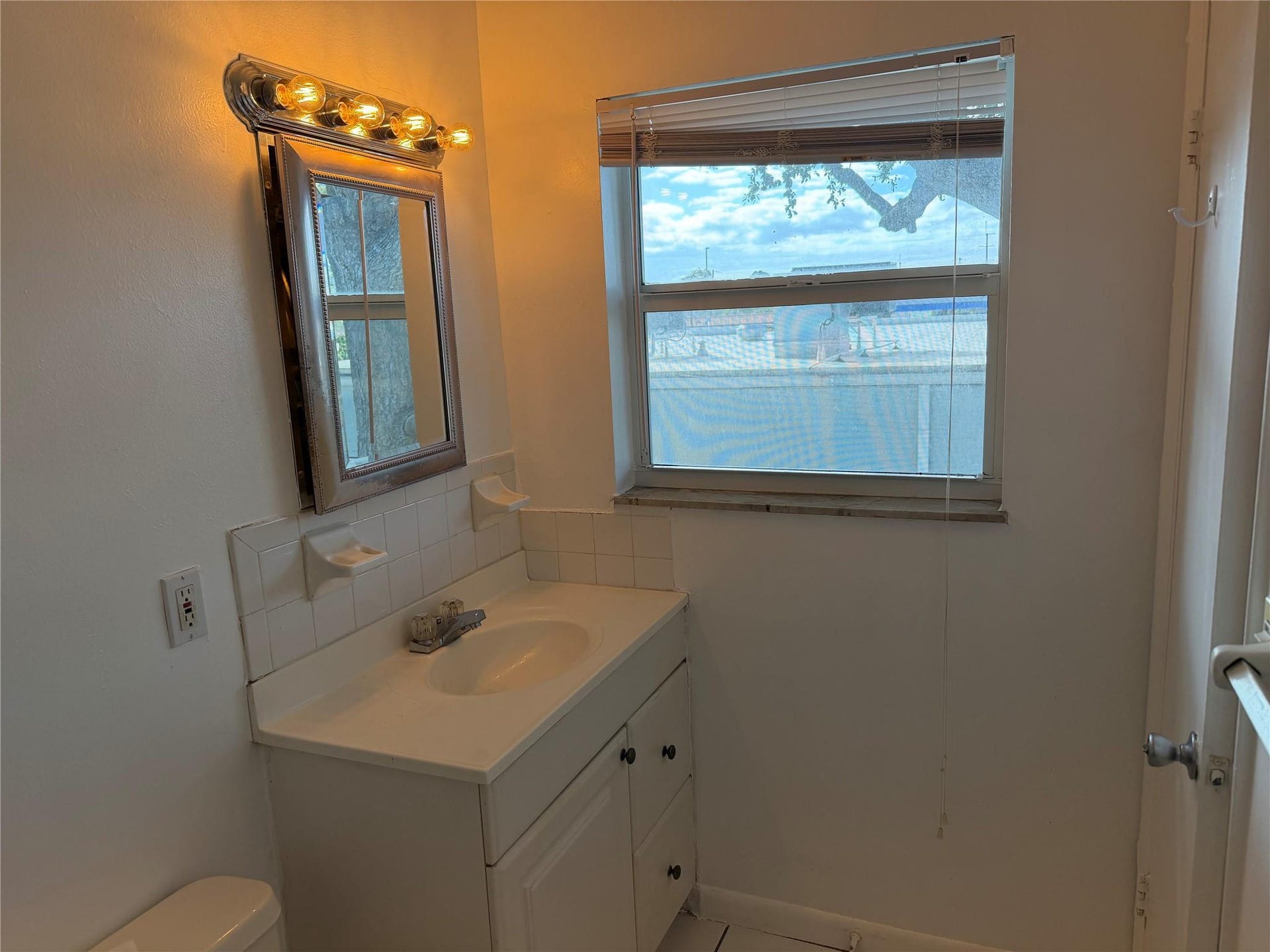 900 NE 26 Street, #15, Wilton Manors, FL 33305 900 NE 26 Street, #15, Wilton Manors, FL 33305