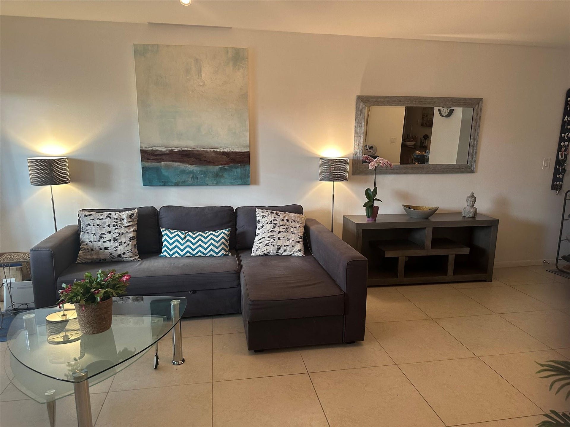 119 NE 19th Court, #215 G, Wilton Manors, FL 33305 LIVING ROOM