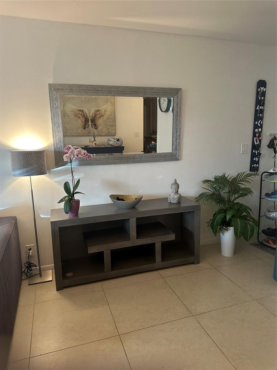 119 NE 19th Court, #215 G, Wilton Manors, FL 33305 LIVING ROOM