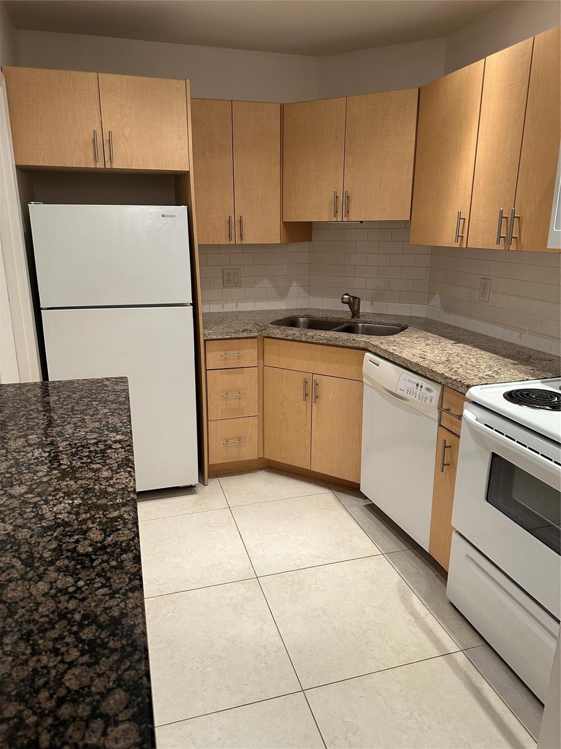 119 NE 19th Court, #215 G, Wilton Manors, FL 33305 KITCHEN