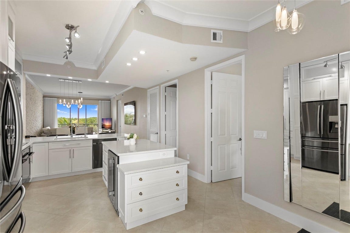3500 Oaks Clubhouse Drive, #505, Pompano Beach, FL 33069