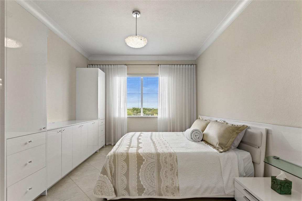 3500 Oaks Clubhouse Drive, #505, Pompano Beach, FL 33069