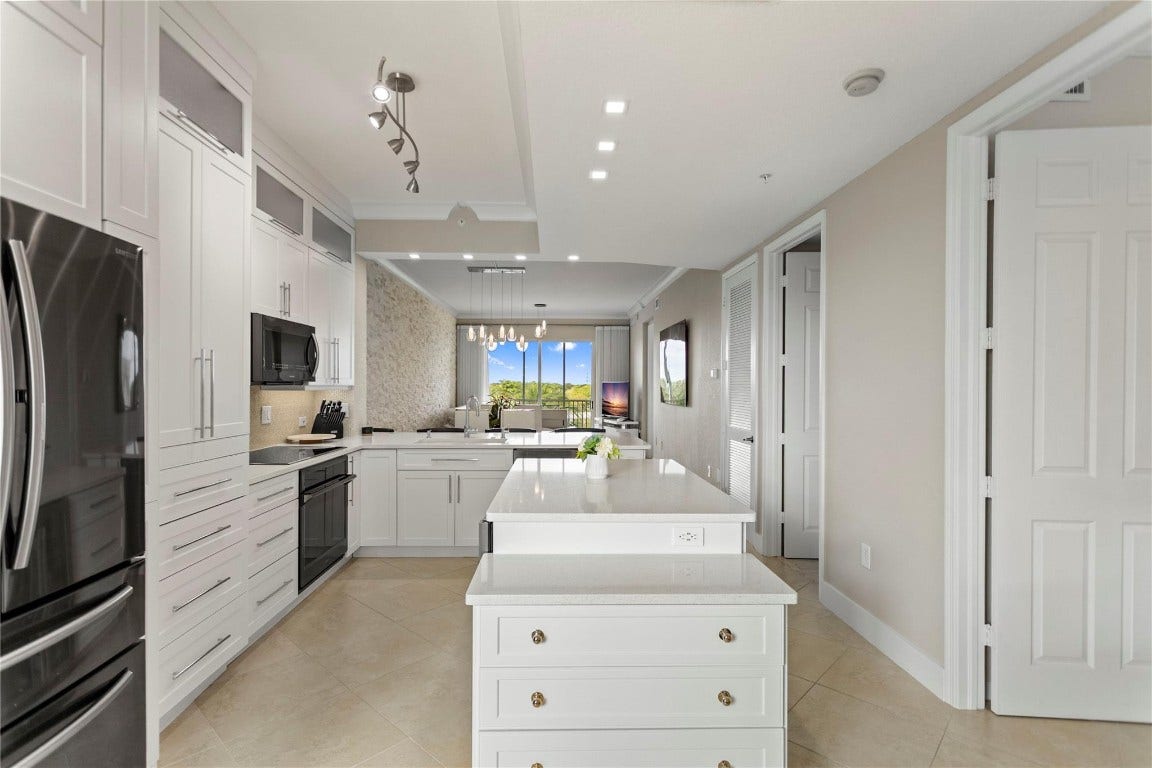 3500 Oaks Clubhouse Drive, #505, Pompano Beach, FL 33069