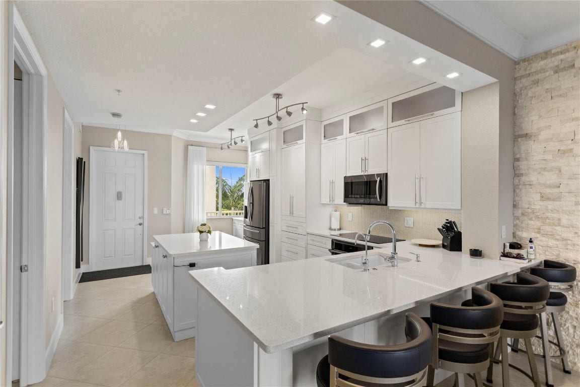 3500 Oaks Clubhouse Drive, #505, Pompano Beach, FL 33069