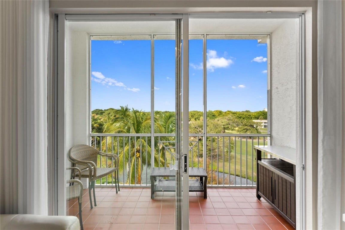 3500 Oaks Clubhouse Drive, #505, Pompano Beach, FL 33069