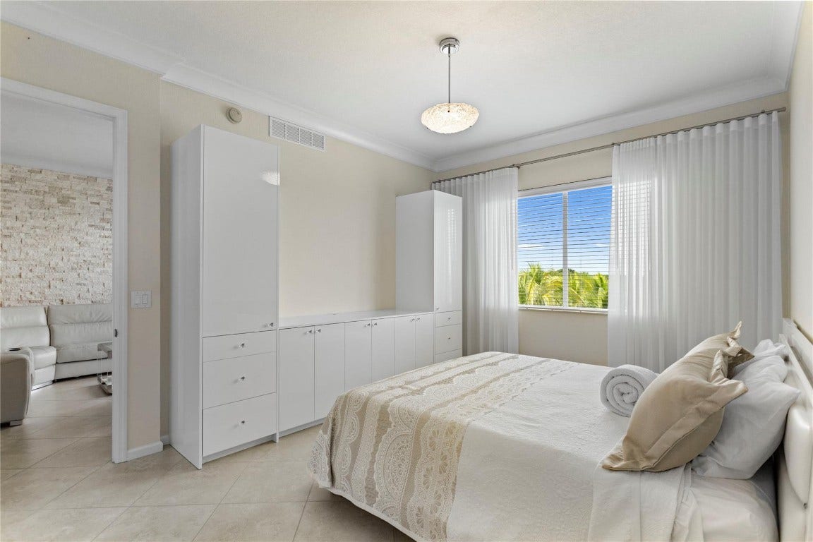 3500 Oaks Clubhouse Drive, #505, Pompano Beach, FL 33069