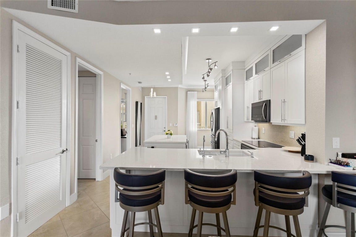 3500 Oaks Clubhouse Drive, #505, Pompano Beach, FL 33069