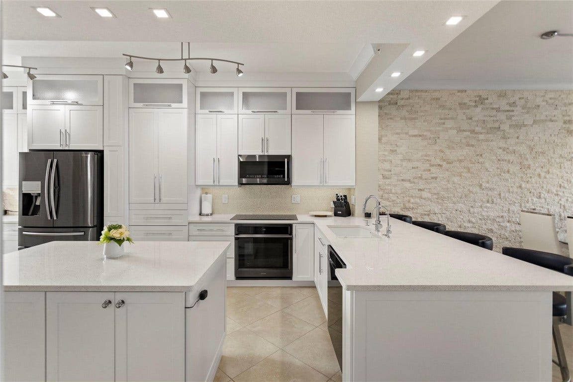3500 Oaks Clubhouse Drive, #505, Pompano Beach, FL 33069