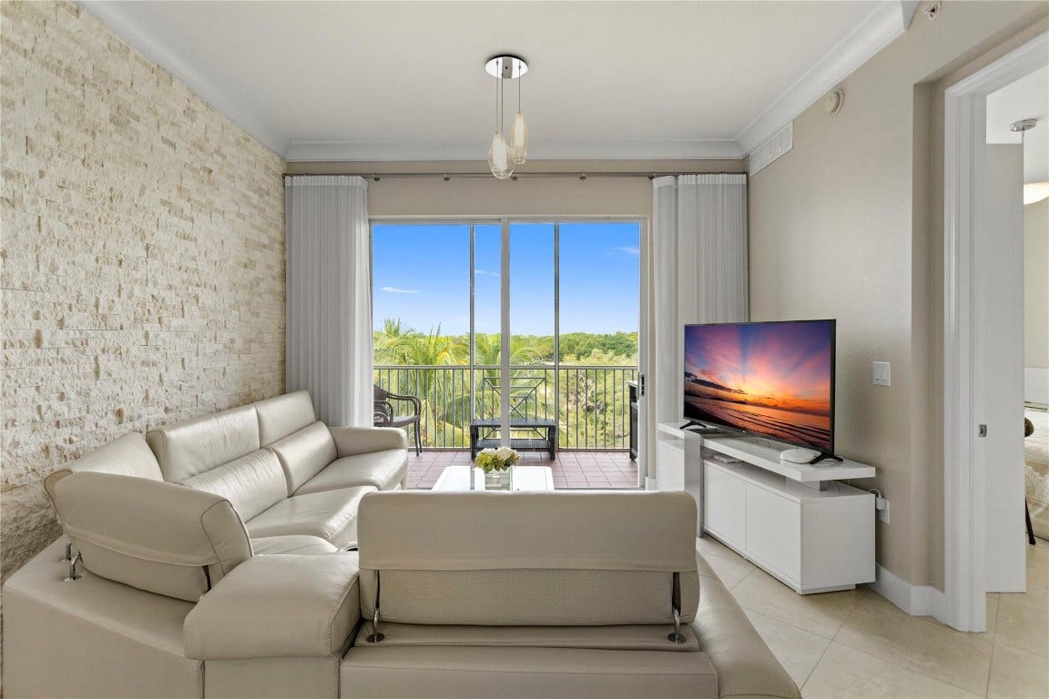 3500 Oaks Clubhouse Drive, #505, Pompano Beach, FL 33069