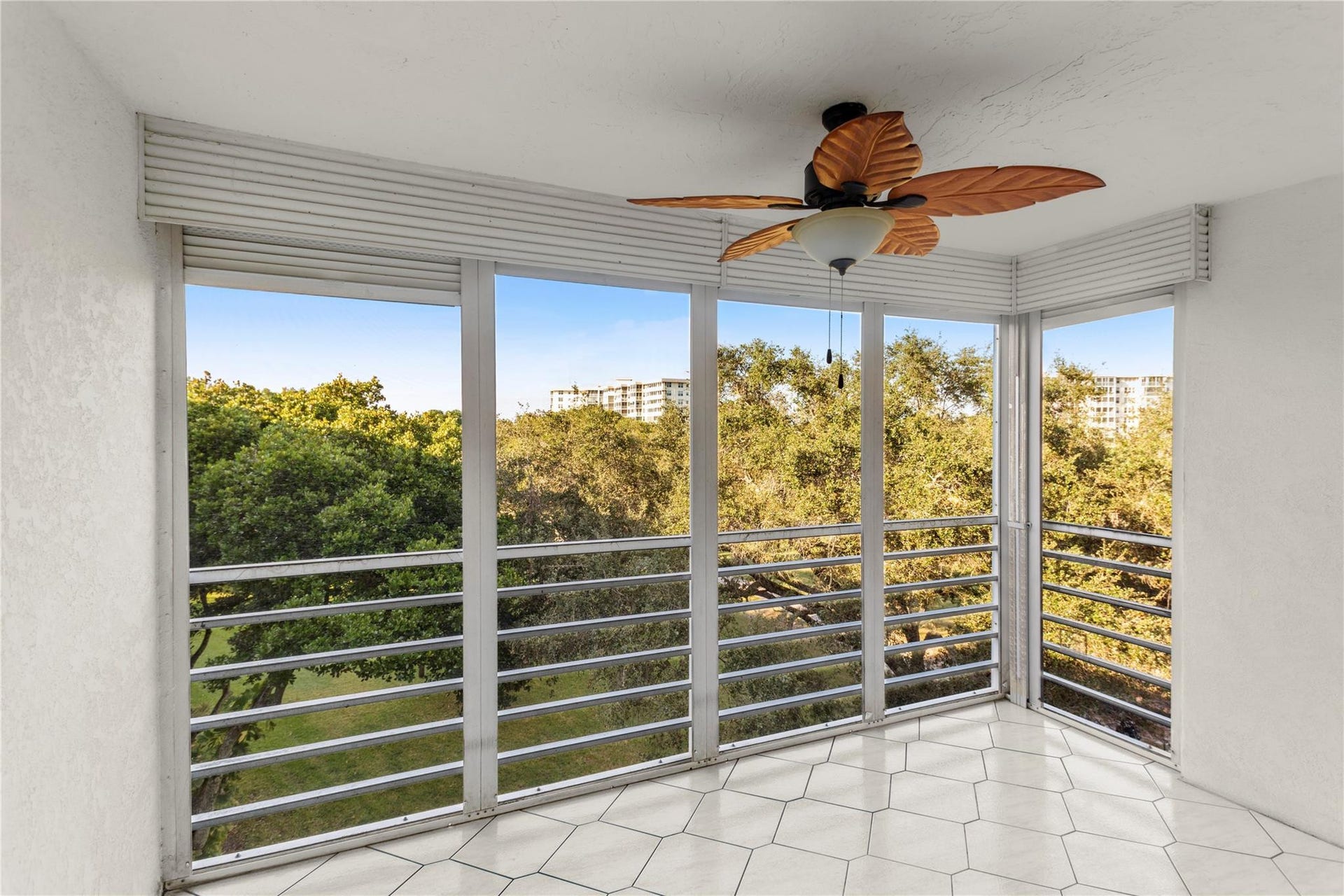 3900 Oaks Clubhouse Drive, #507, Pompano Beach, FL 33069 Photo 18