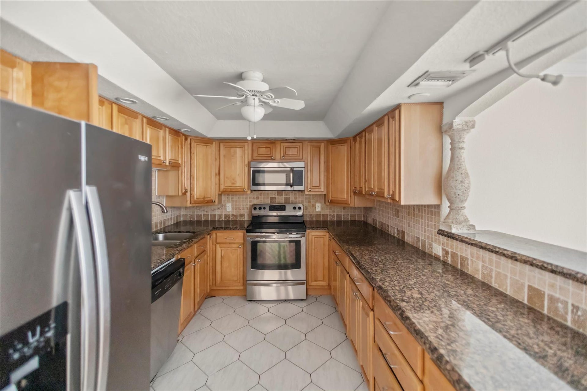 3900 Oaks Clubhouse Drive, #507, Pompano Beach, FL 33069 Photo 2