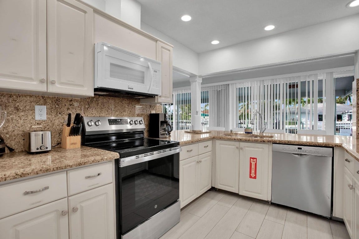 3305 NE 37th Street, Fort Lauderdale, FL 33308 3305 NE 37th Street, Fort Lauderdale, FL 33308