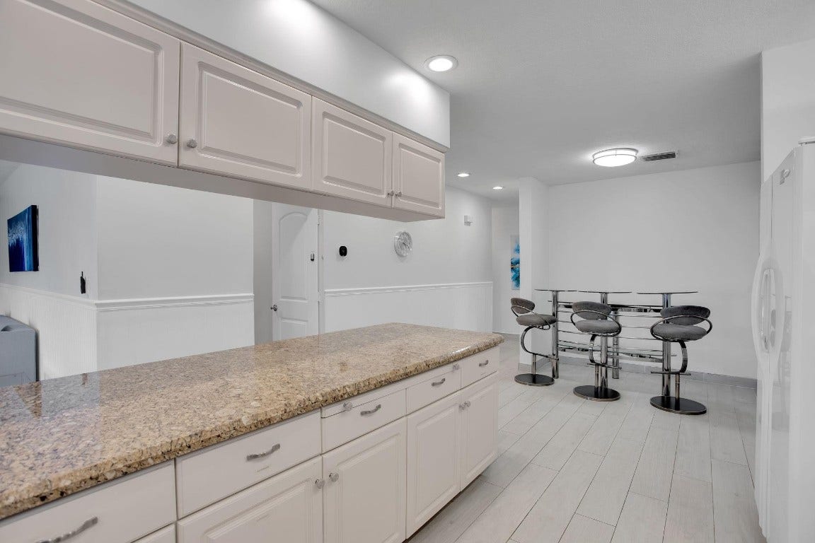 3305 NE 37th Street, Fort Lauderdale, FL 33308 3305 NE 37th Street, Fort Lauderdale, FL 33308