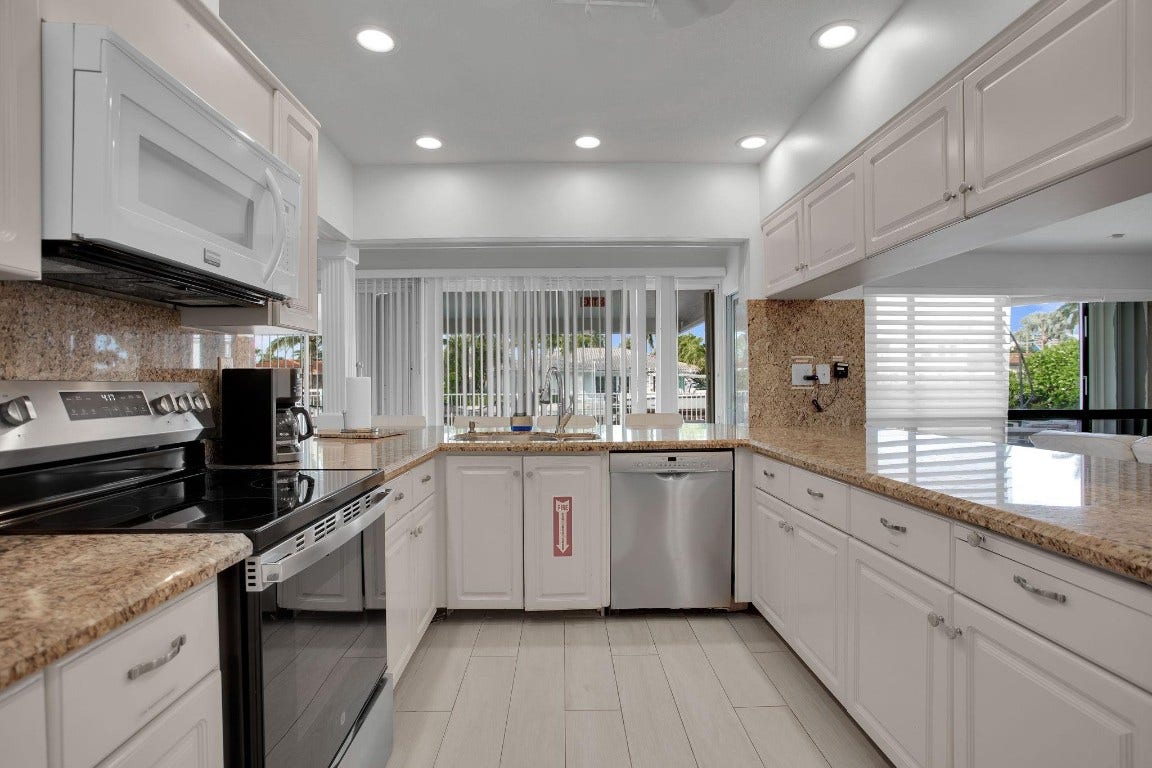 3305 NE 37th Street, Fort Lauderdale, FL 33308 3305 NE 37th Street, Fort Lauderdale, FL 33308