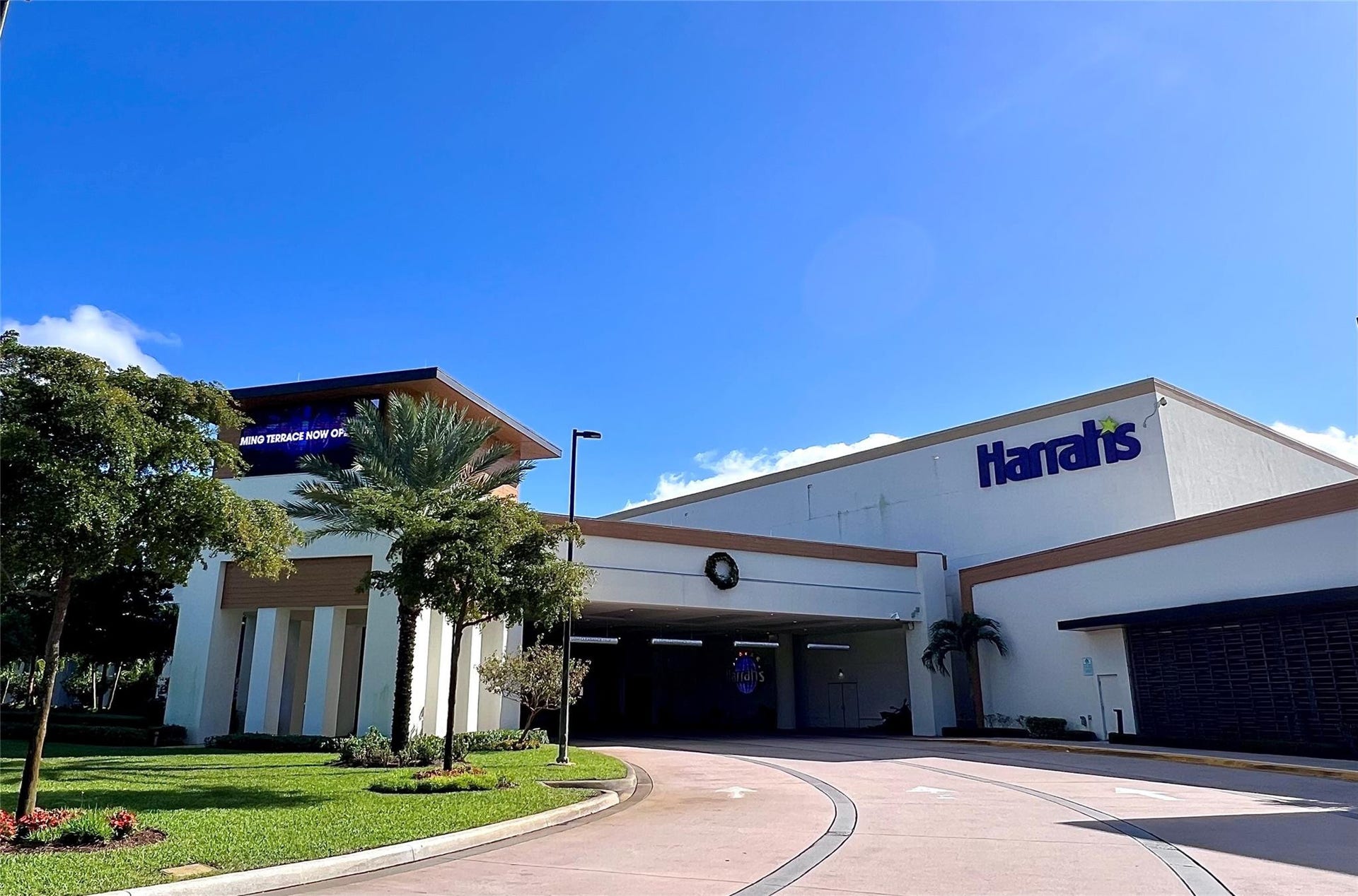 Harrah's Casino 2 minutes away...