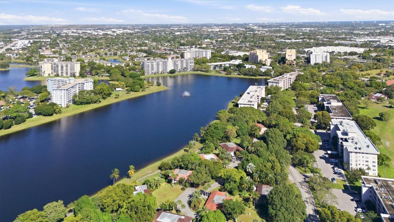 2903 N Palm Aire Drive, Pompano Beach, FL 33069 2903 N Palm Aire Drive, Pompano Beach, FL 33069
