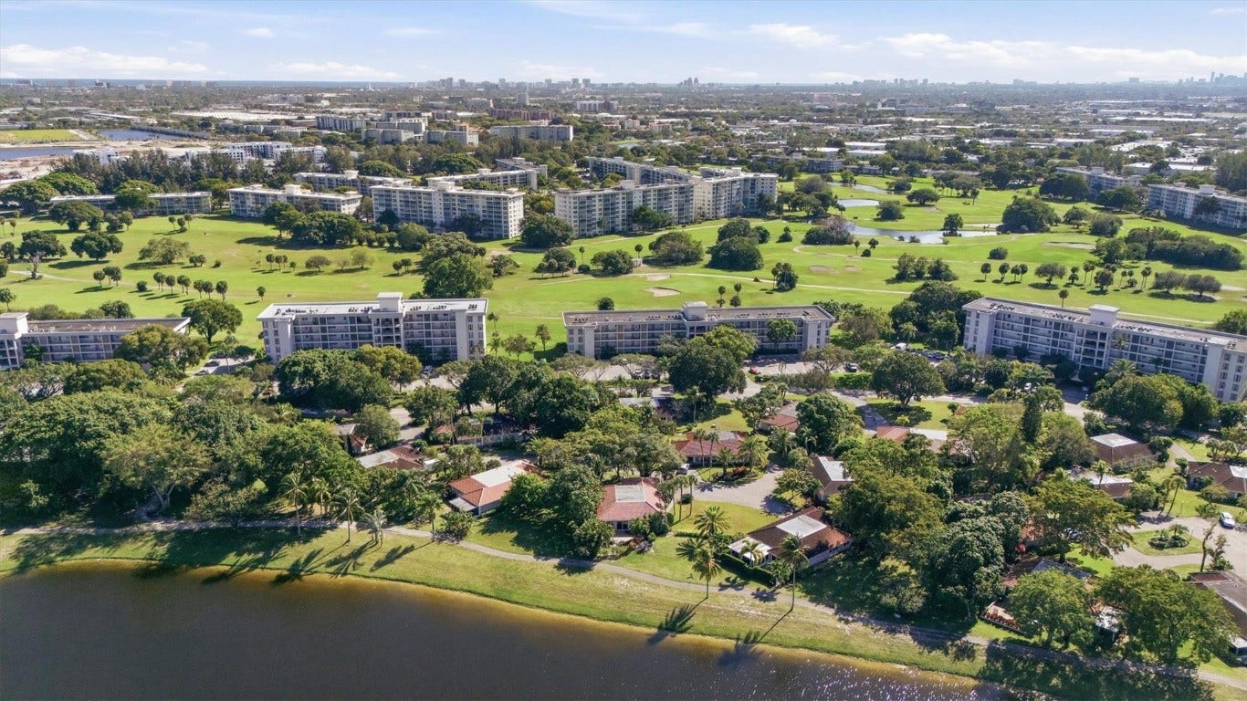 2903 N Palm Aire Drive, Pompano Beach, FL 33069 2903 N Palm Aire Drive, Pompano Beach, FL 33069