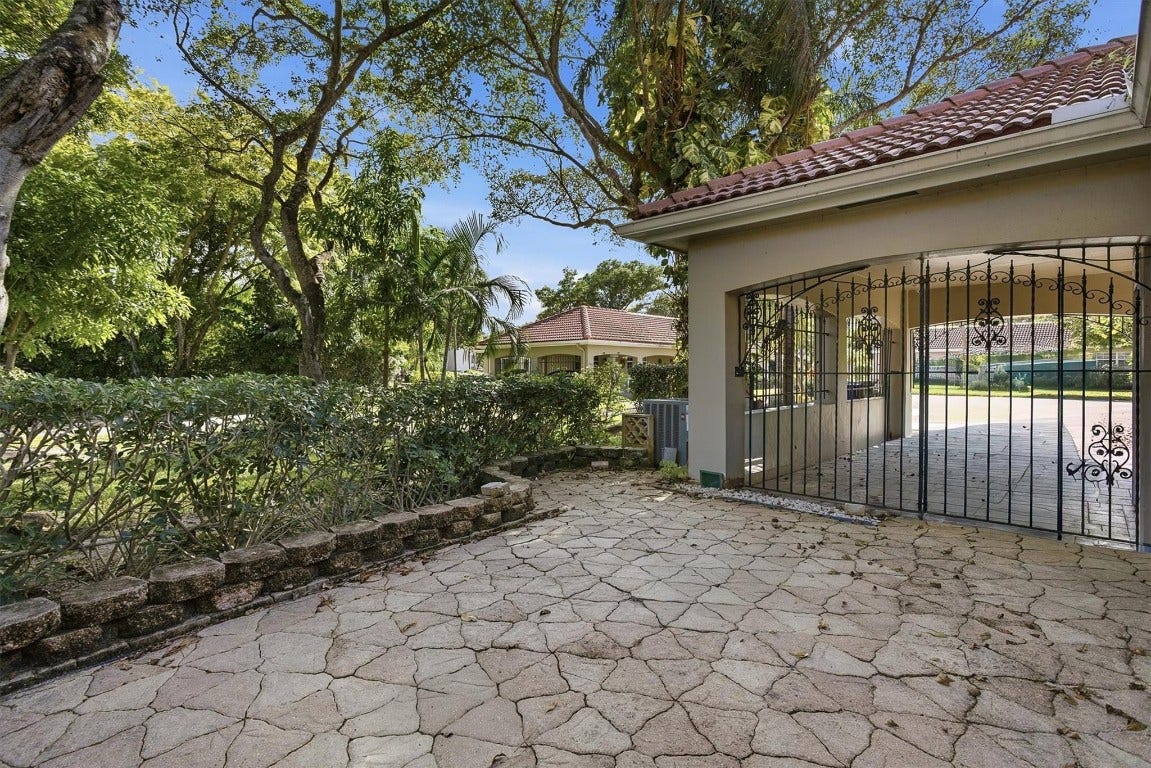 2903 N Palm Aire Drive, Pompano Beach, FL 33069 2903 N Palm Aire Drive, Pompano Beach, FL 33069