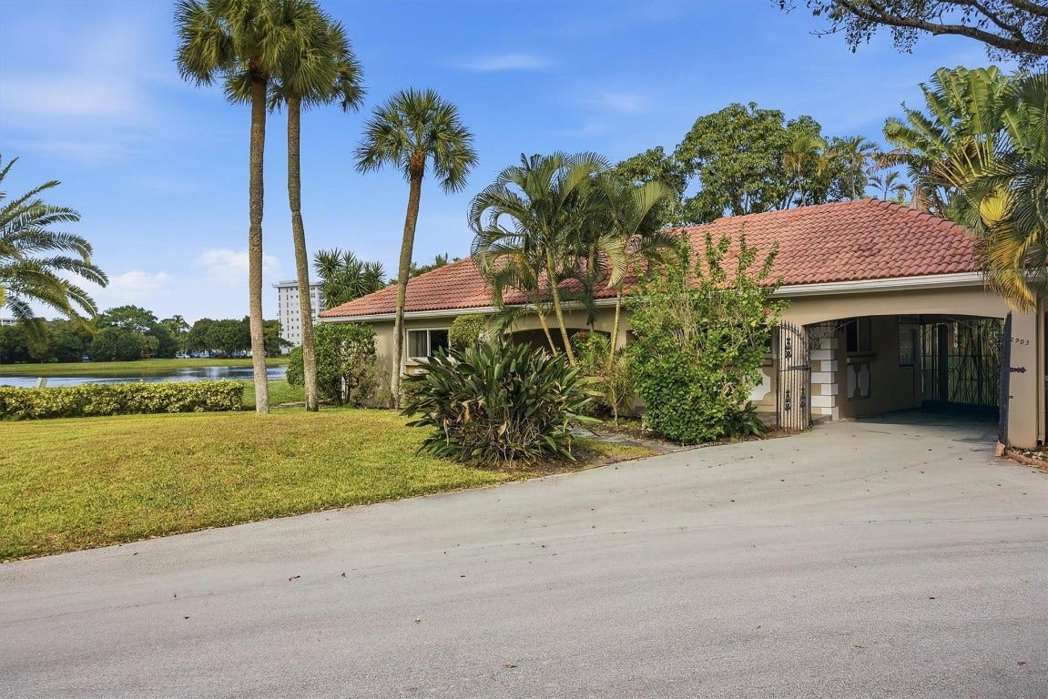 2903 N Palm Aire Drive, Pompano Beach, FL 33069 2903 N Palm Aire Drive, Pompano Beach, FL 33069