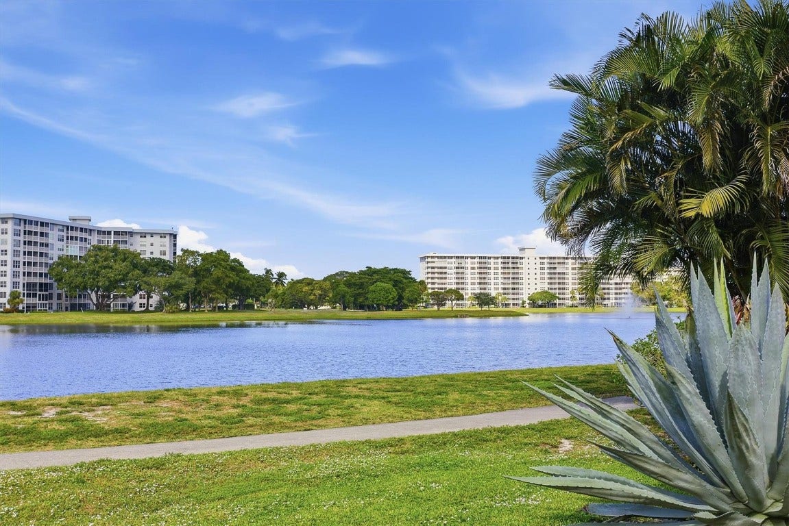 2903 N Palm Aire Drive, Pompano Beach, FL 33069 2903 N Palm Aire Drive, Pompano Beach, FL 33069