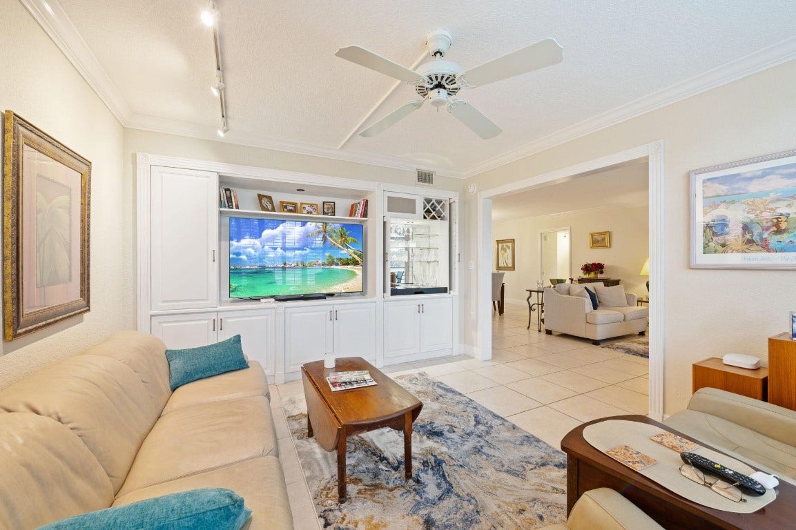 3970 Oaks Clubhouse Drive, #203, Pompano Beach, FL 33069 3970 Oaks Clubhouse Drive, #203, Pompano Beach, FL 33069