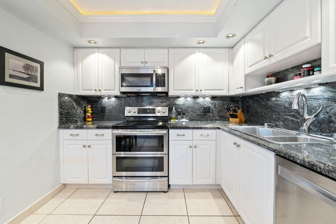 3970 Oaks Clubhouse Drive, #203, Pompano Beach, FL 33069 3970 Oaks Clubhouse Drive, #203, Pompano Beach, FL 33069