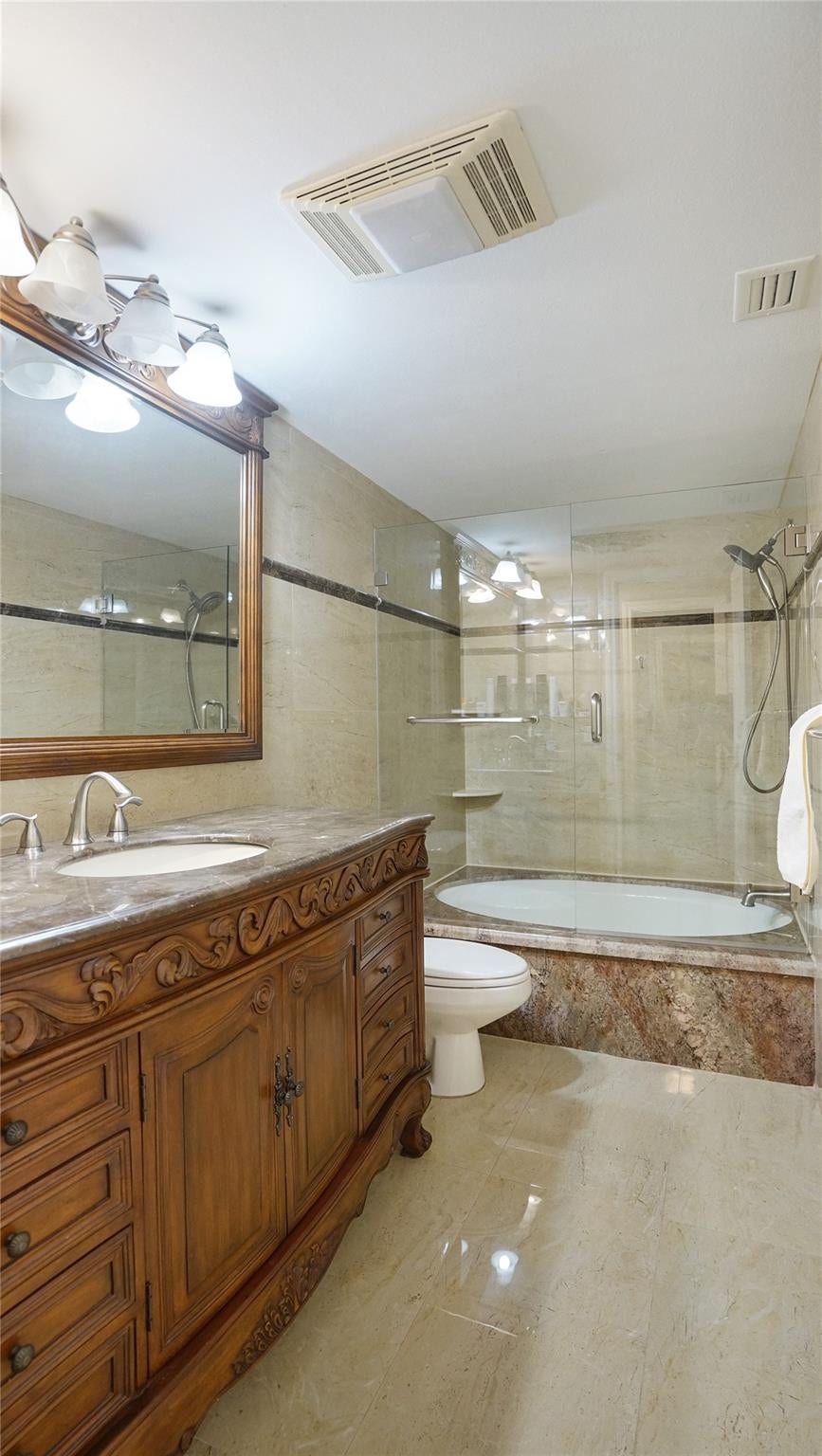 3410 Galt Ocean Drive, #802 N, Fort Lauderdale, FL 33308 The primary bath.