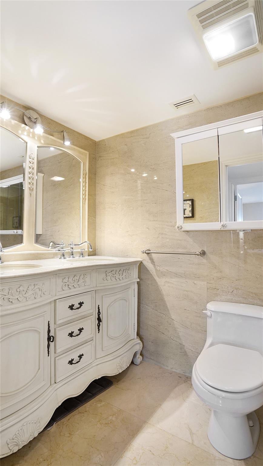 3410 Galt Ocean Drive, #802 N, Fort Lauderdale, FL 33308 The guest bathroom is directly across from the guest (2nd) bedroom.