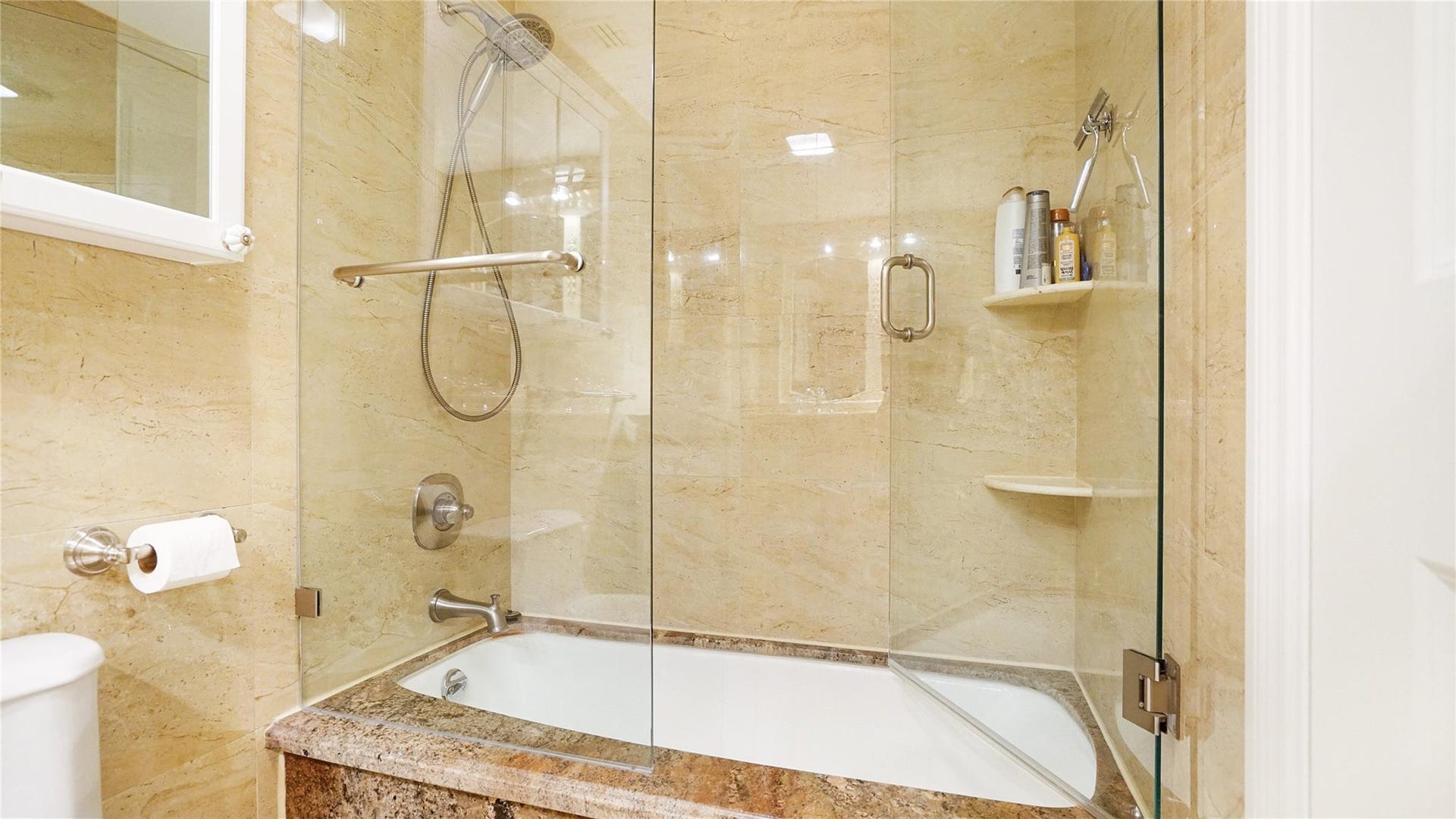 3410 Galt Ocean Drive, #802 N, Fort Lauderdale, FL 33308 The guest bathroom has a nice soaking tub.