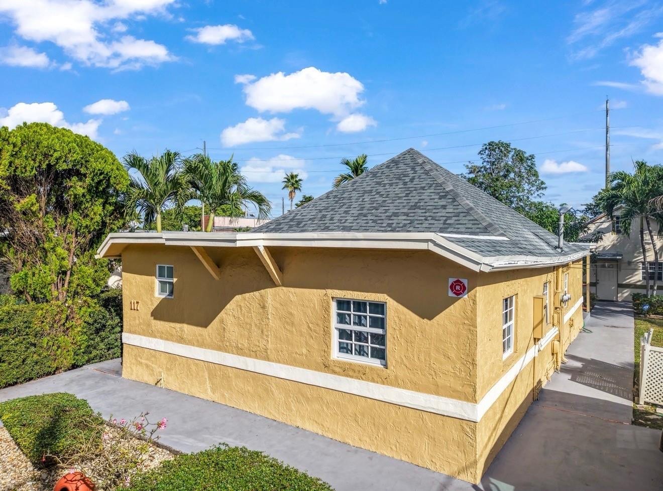 117 SW 1st Avenue, Hallandale Beach, FL 33009 Photo 2