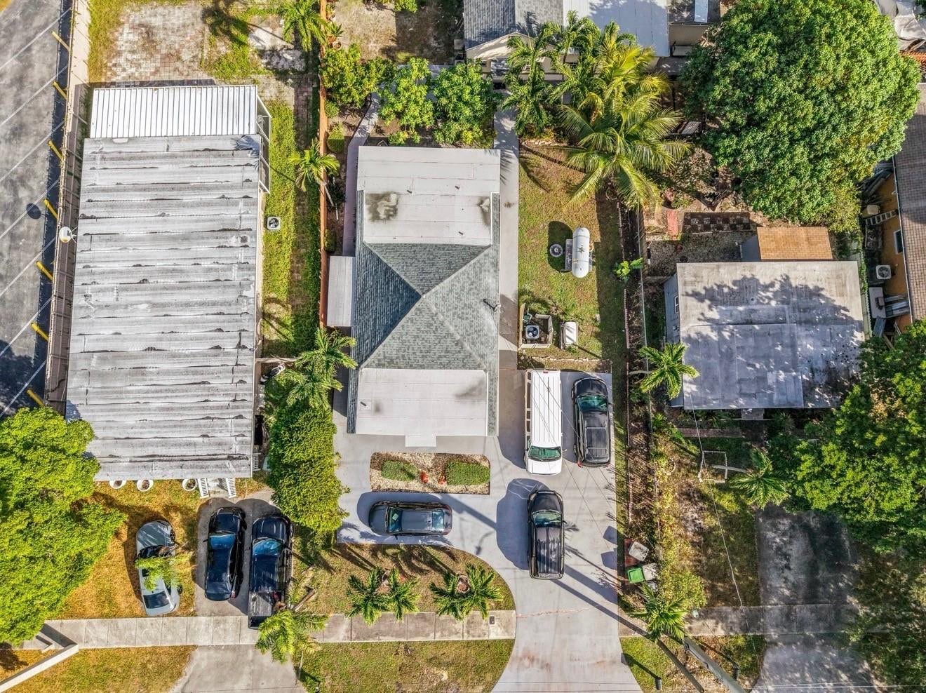 117 SW 1st Avenue, Hallandale Beach, FL 33009 Photo 4