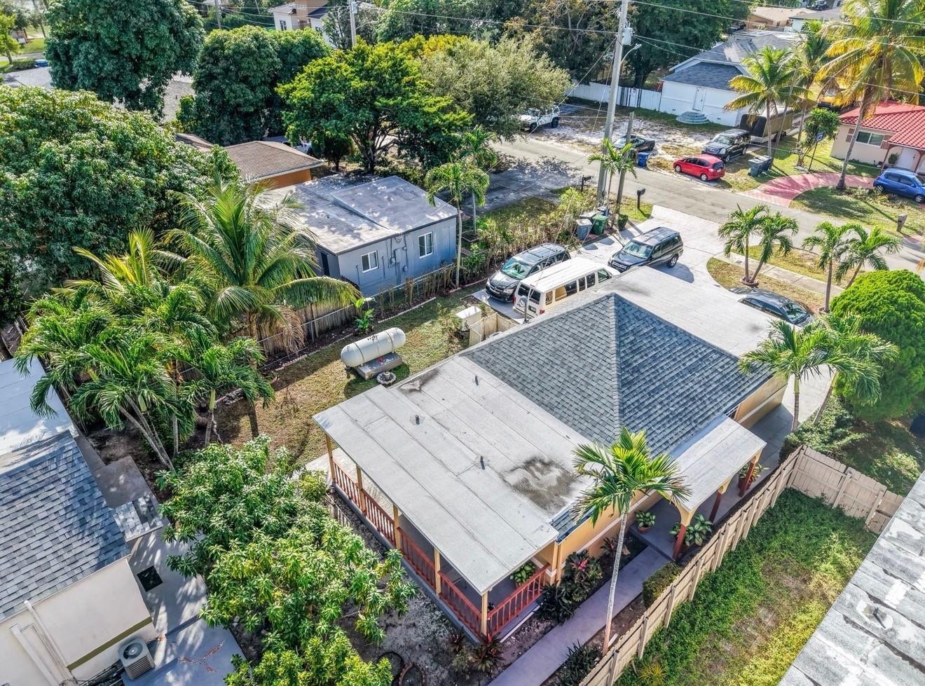 117 SW 1st Avenue, Hallandale Beach, FL 33009 Photo 5