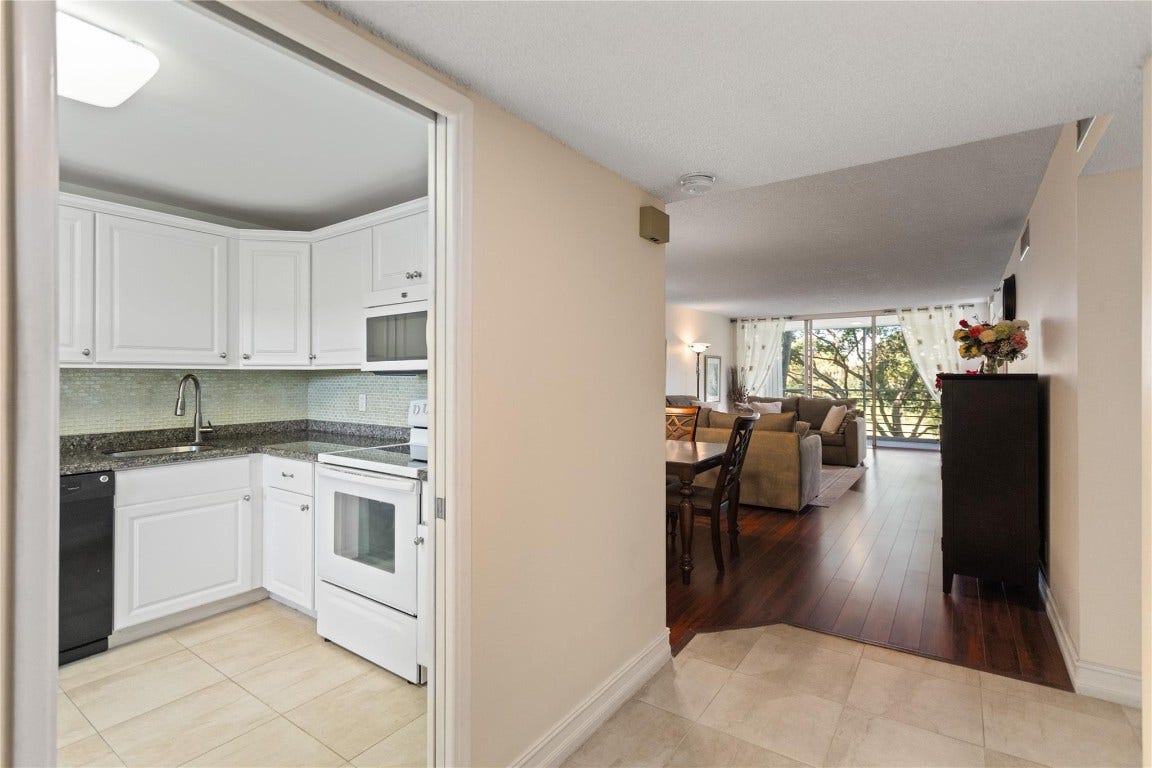 4015 W Palm Aire Drive, #304, Pompano Beach, FL 33069