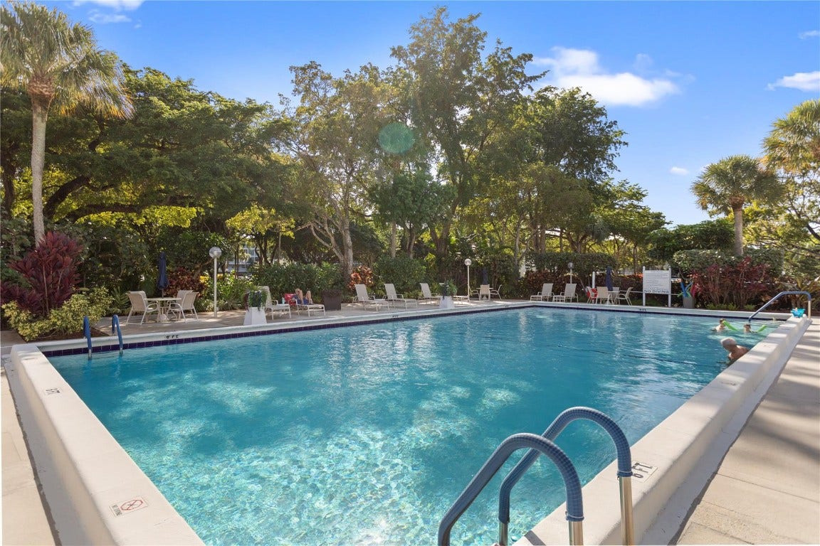 4015 W Palm Aire Drive, #304, Pompano Beach, FL 33069