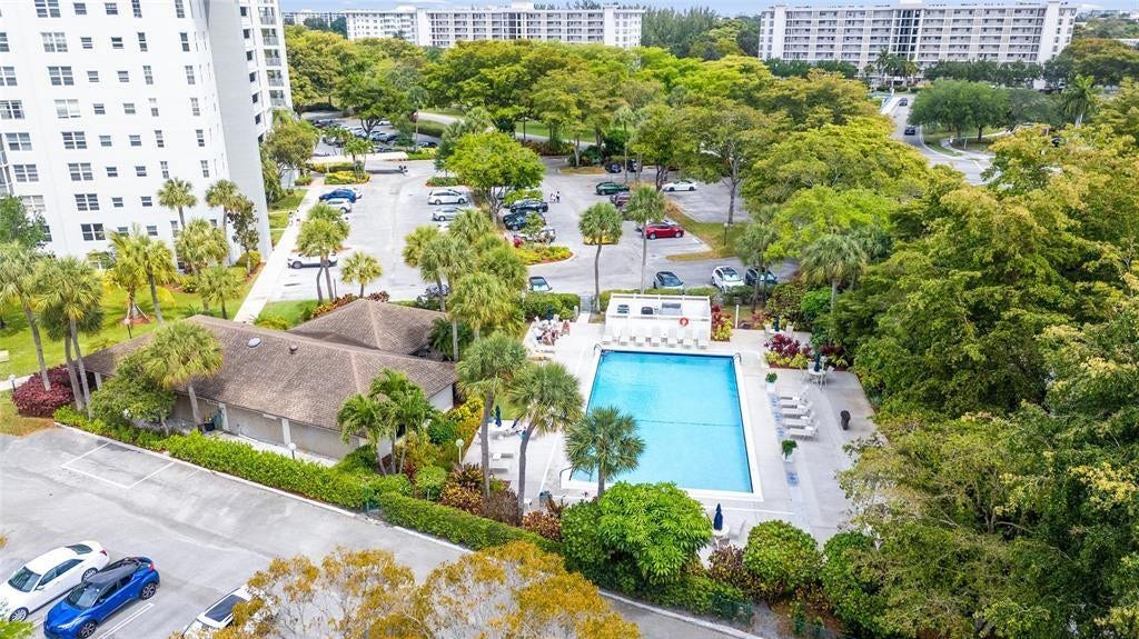 4015 W Palm Aire Drive, #304, Pompano Beach, FL 33069