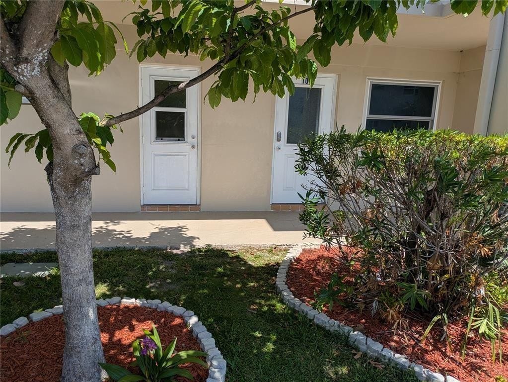 2115 NE 42nd Court, #104N, Lighthouse Point, FL 33064