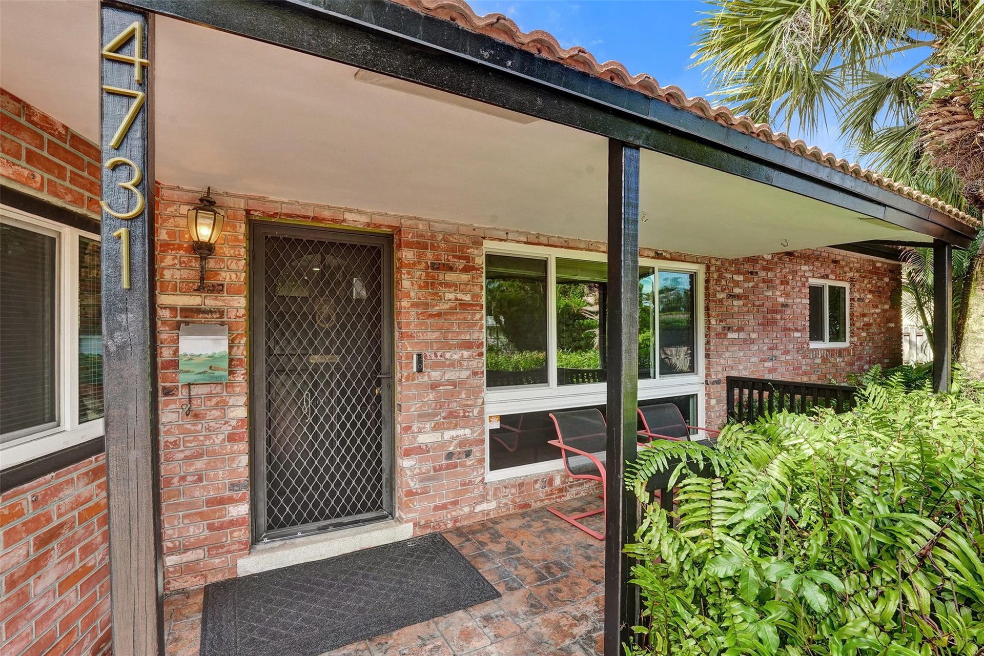 4731 NE 13 Avenue, Oakland Park, FL 33334 Large front covered patio.