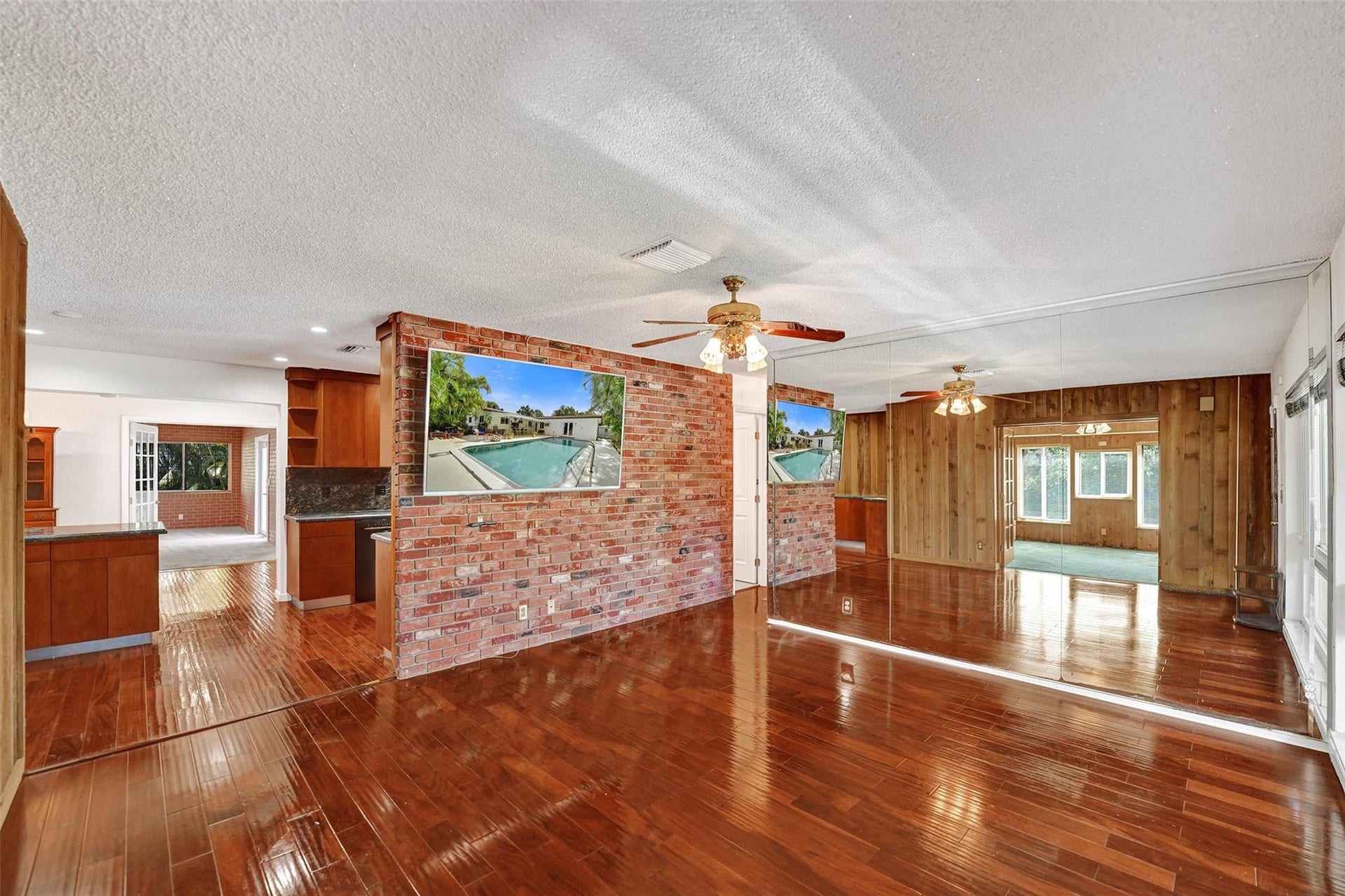 4731 NE 13 Avenue, Oakland Park, FL 33334 Living room with mirror on right wall