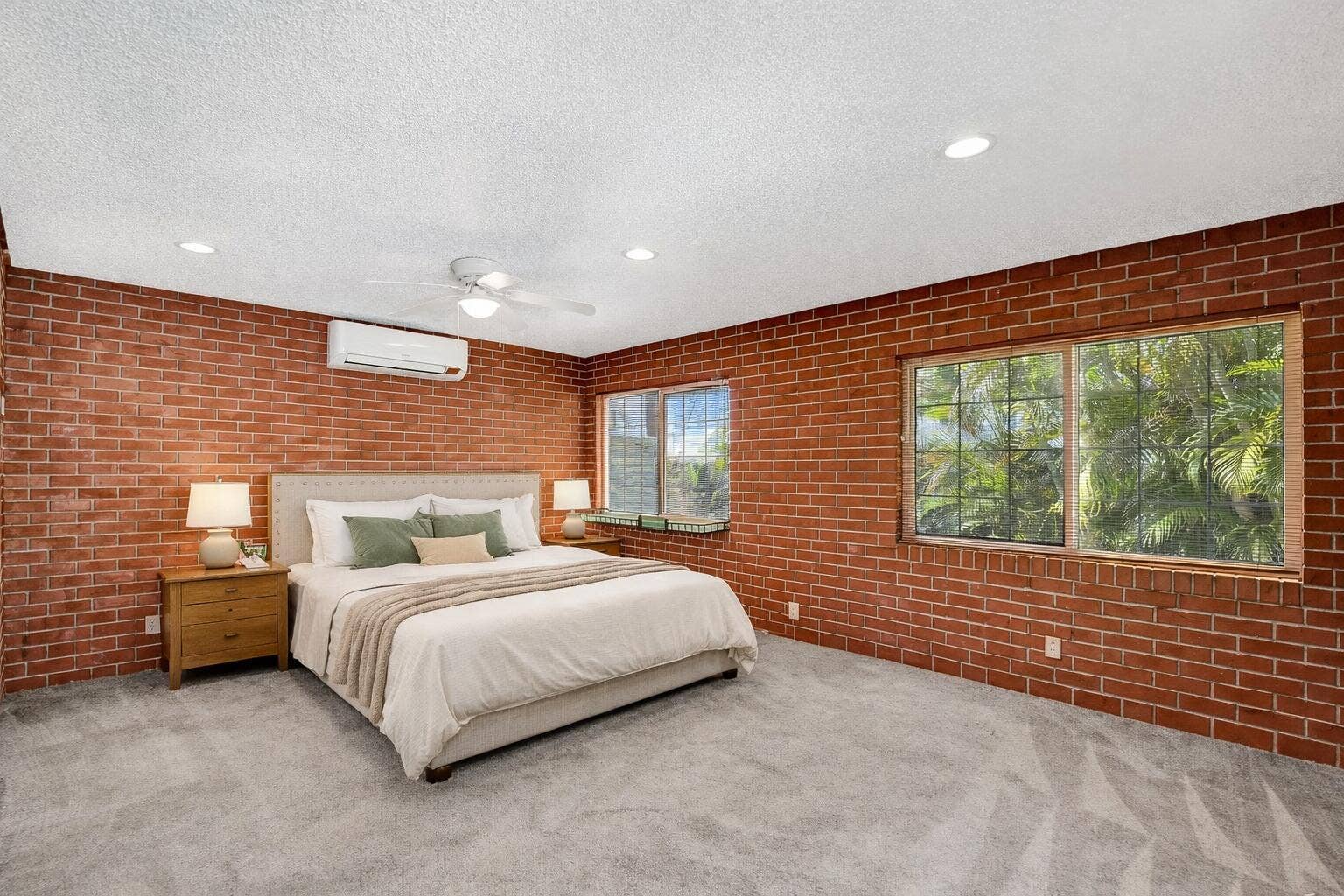 4731 NE 13 Avenue, Oakland Park, FL 33334 Large third bedroom/bath in-law suite with private entrance and pool views. Virtually staged.